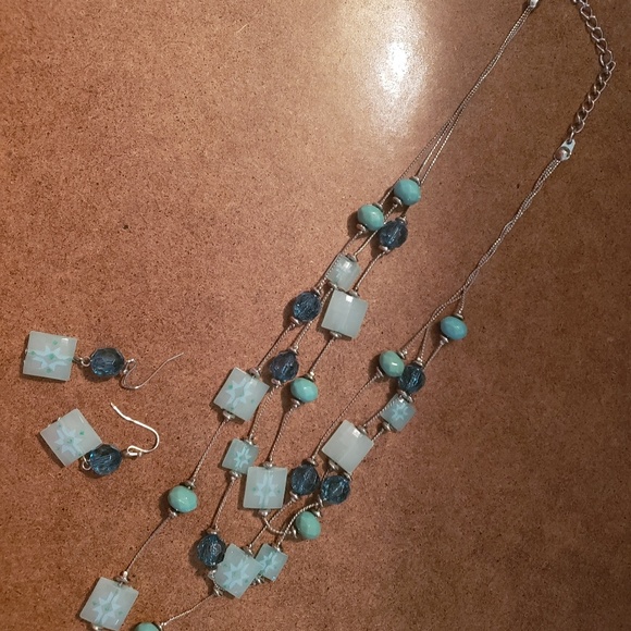 Teal beaded necklace with earrings - Picture 1 of 2